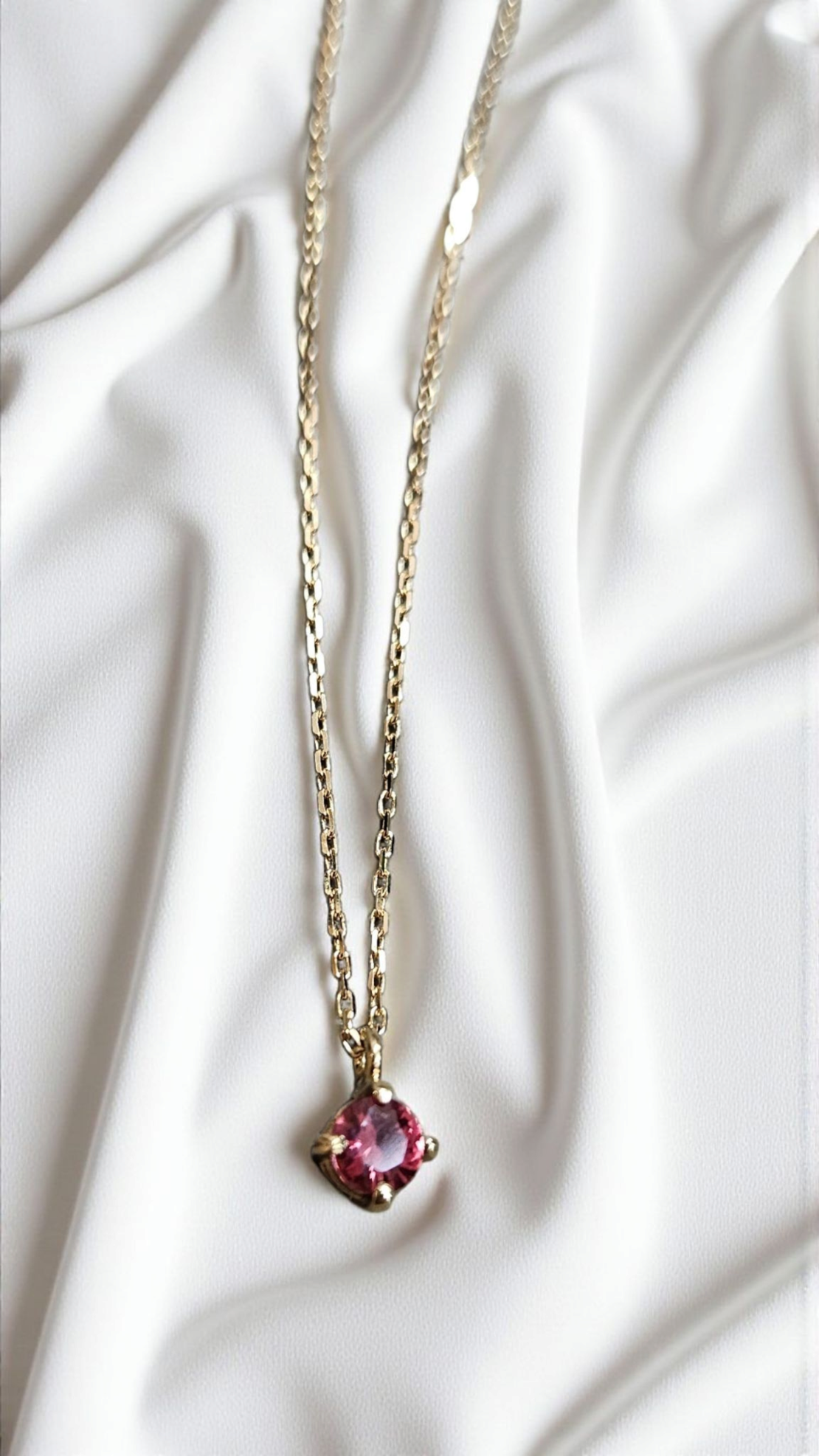 Дамско колие с цветен сапфир