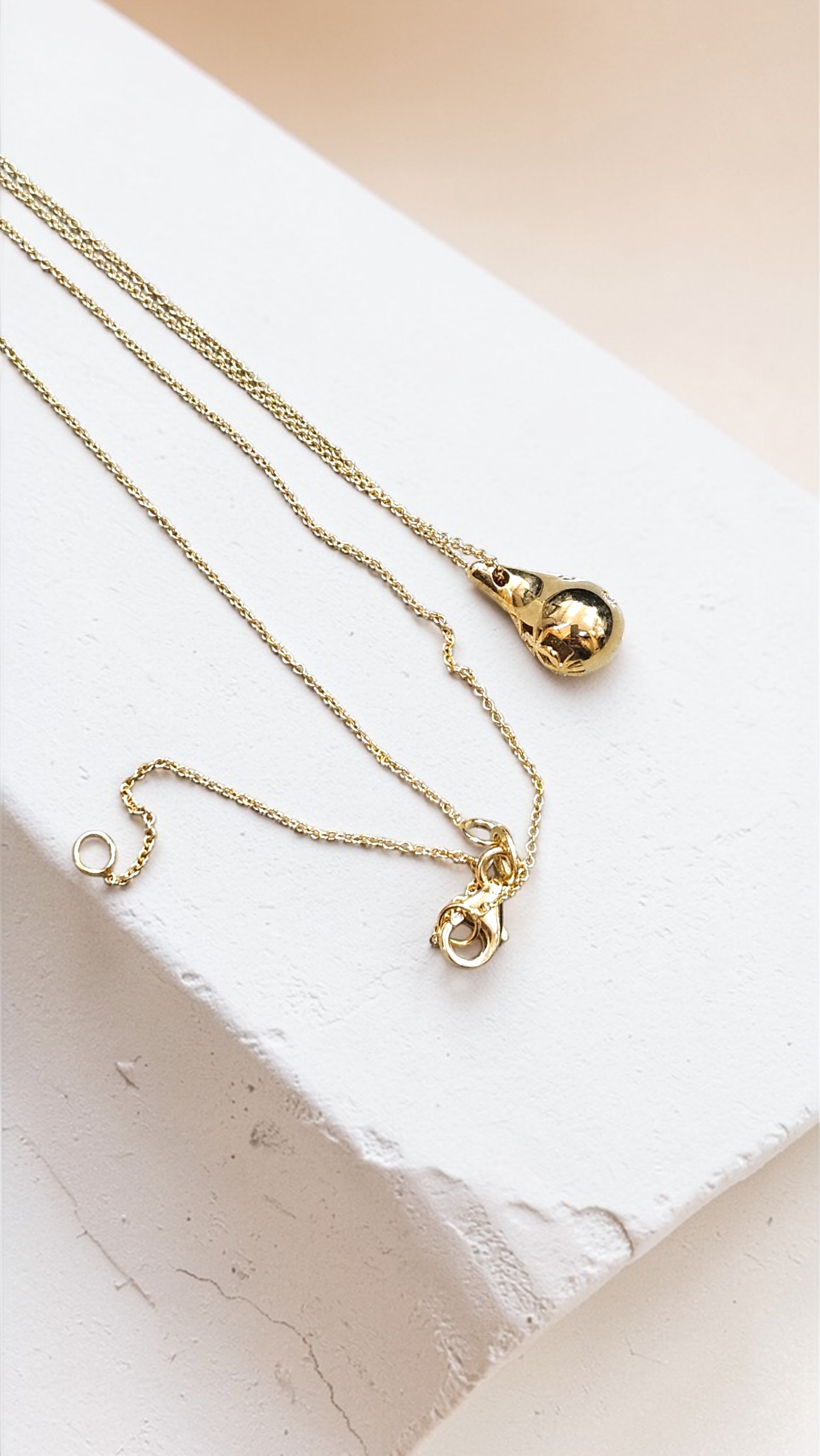 Златно колие с диаманти 