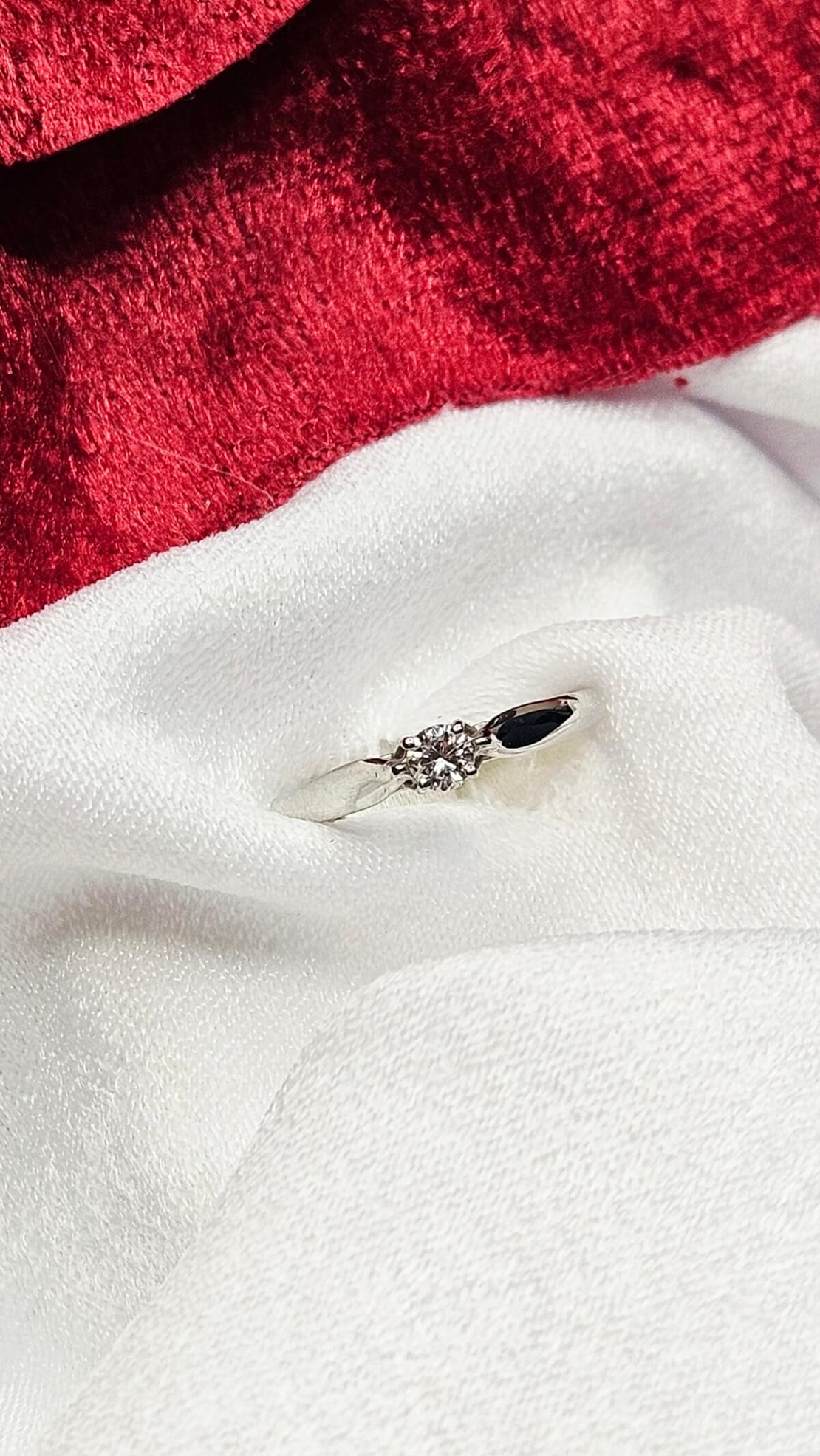 Златен пръстен от бяло злато с ДиамантНежен Обет