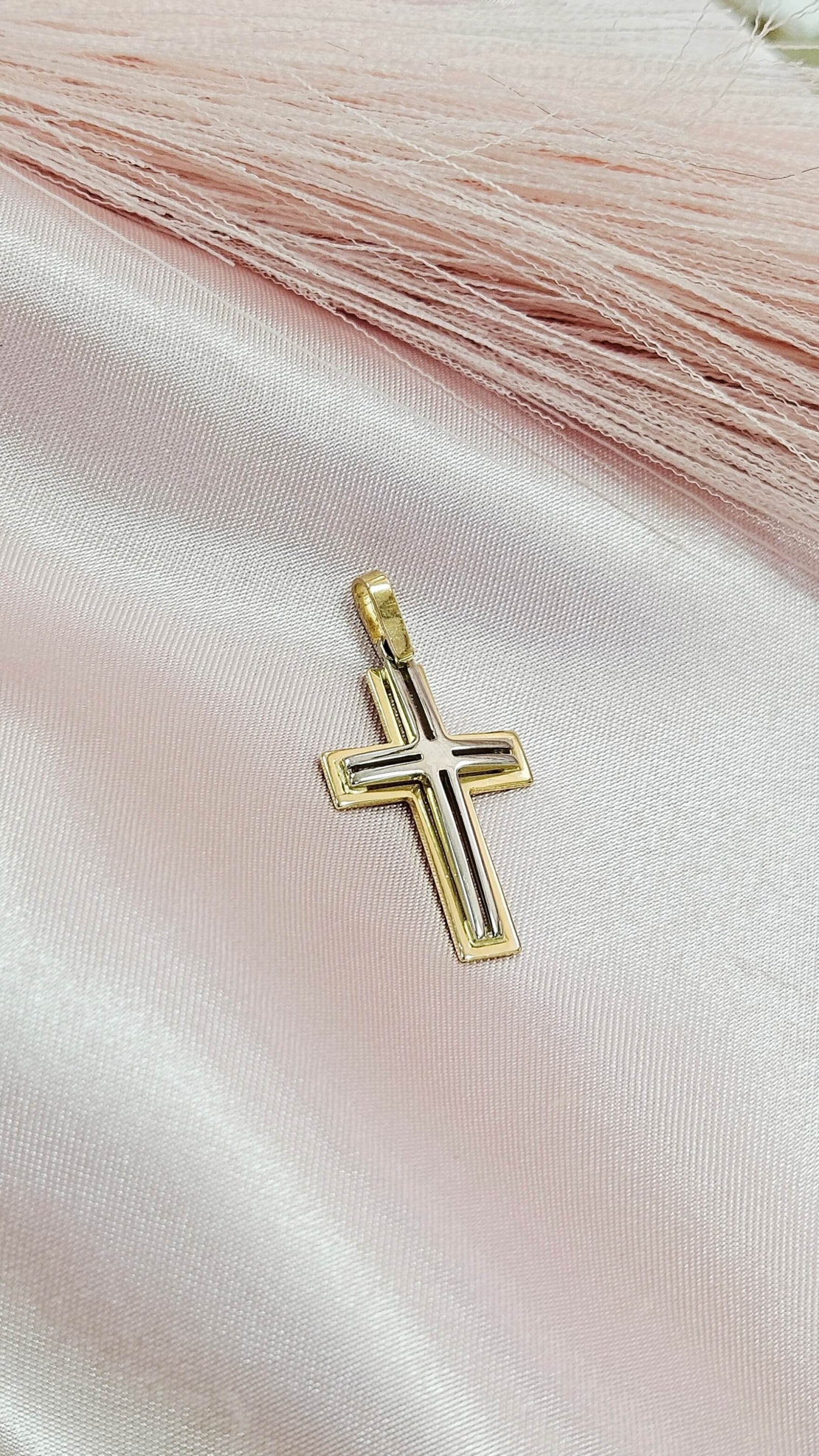 Златен кръст от бяло и жълто злато