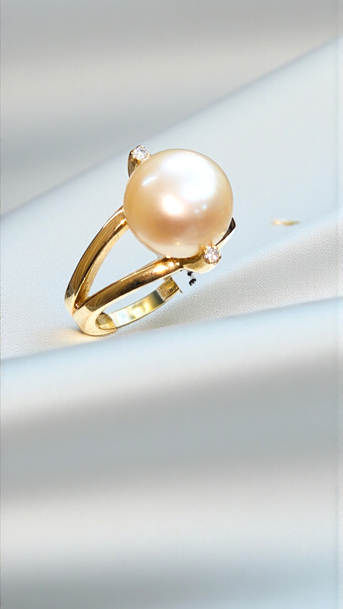 Златен пръстен с перла