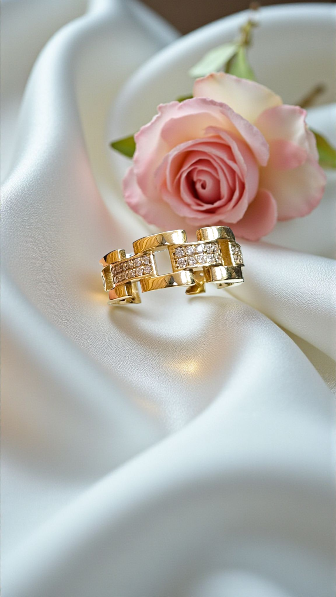 Златен дамски пръстен