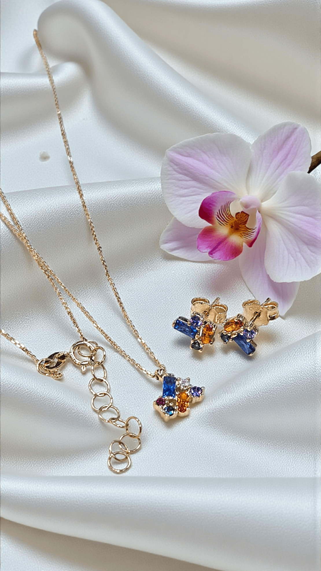 Златен комплект с цветни циркони 