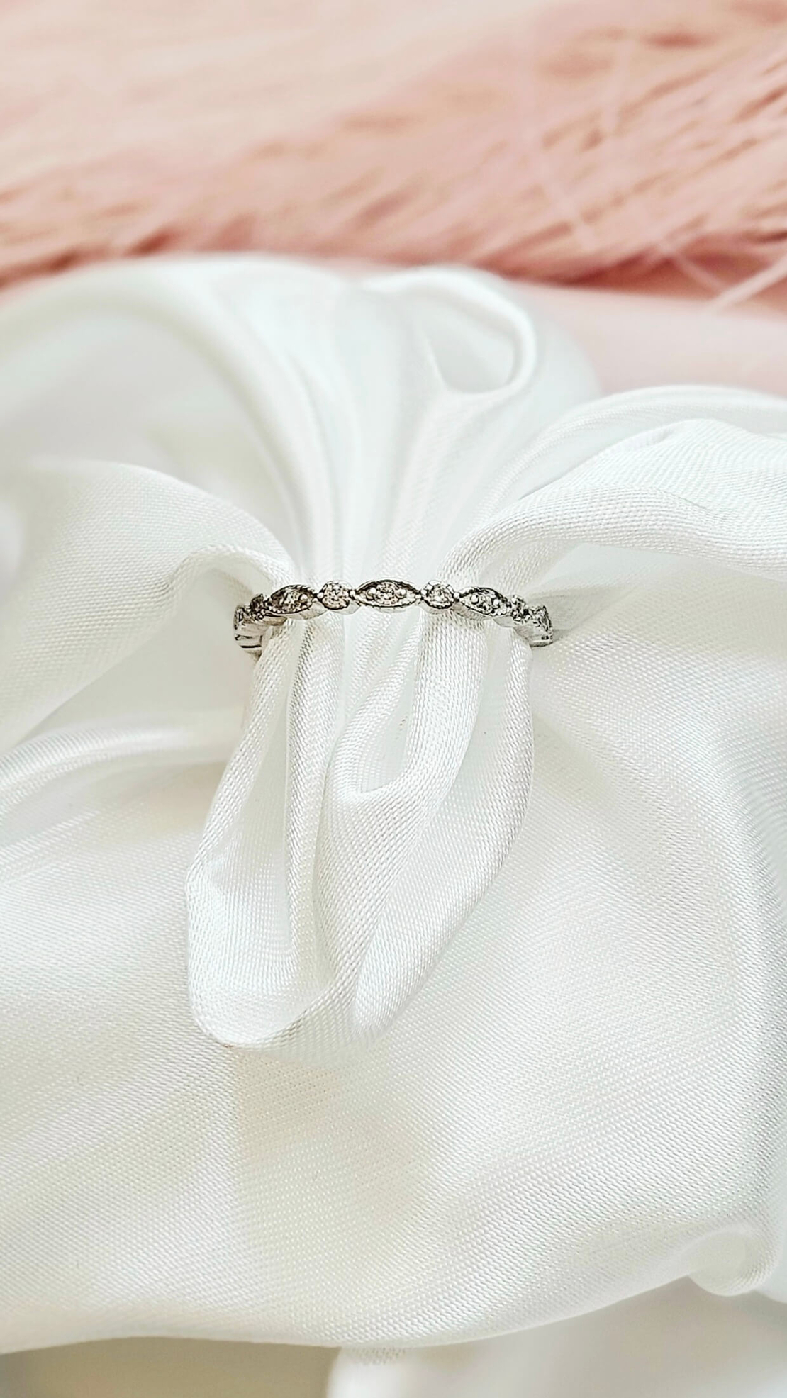 Златен пръстен от бяло злато Сияйна Линия