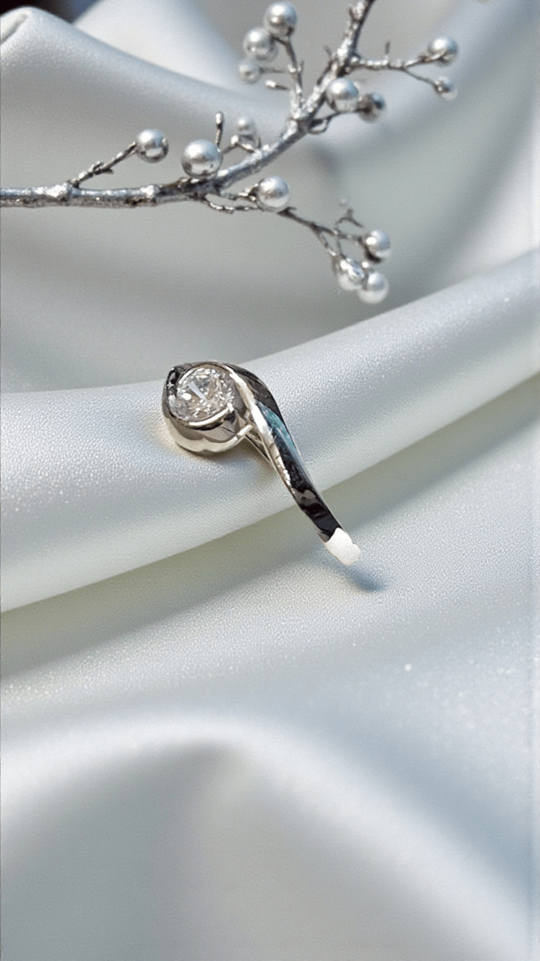 Златен пръстен от бяло злато с цирконий