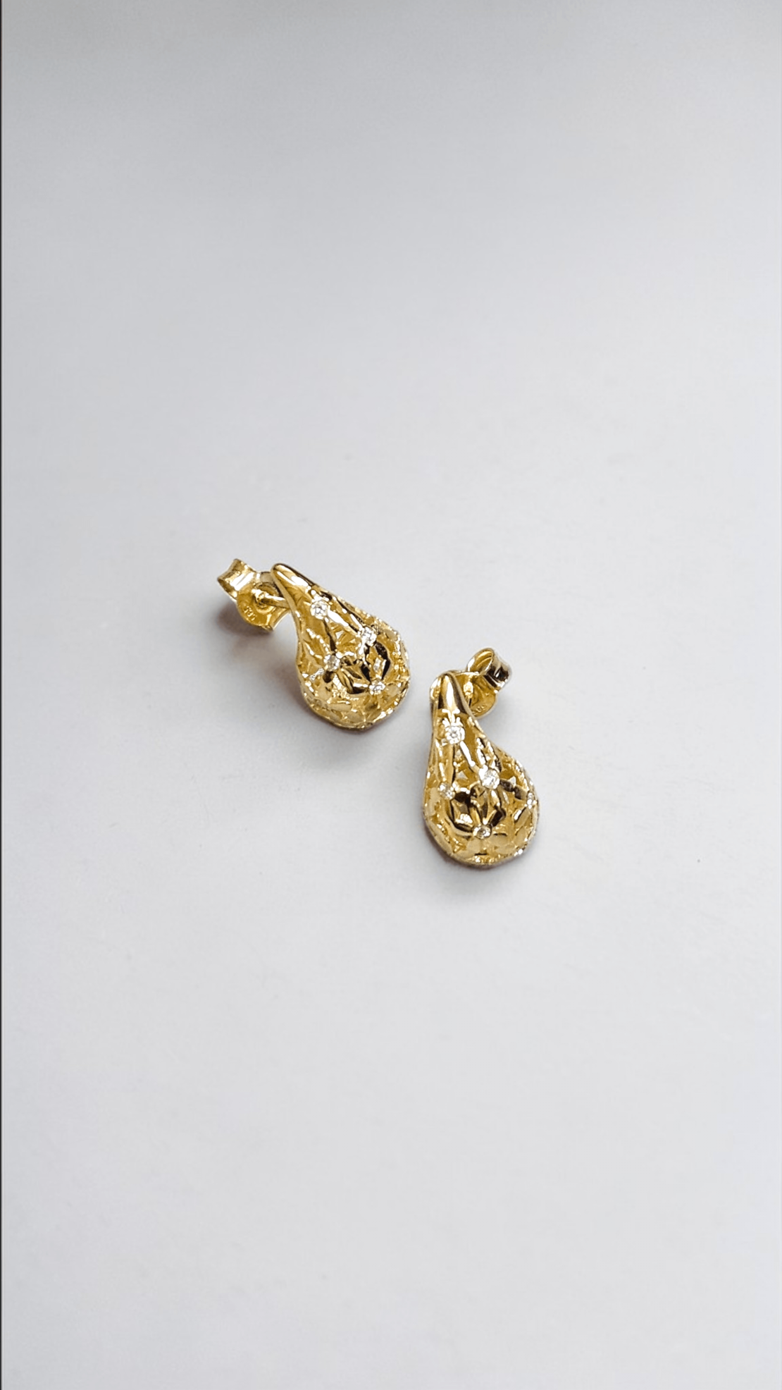 Златни обеци с диаманти 