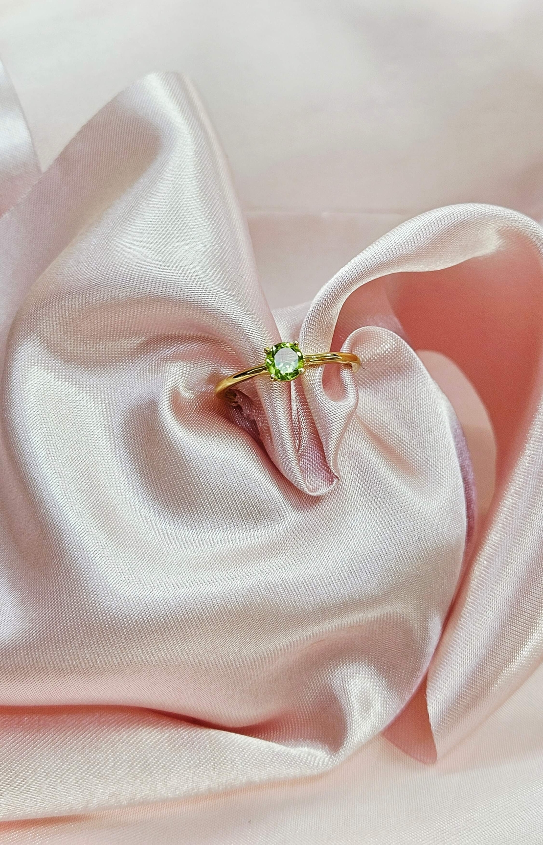 Златен пръстен от 18К злато с Перидот Gumon