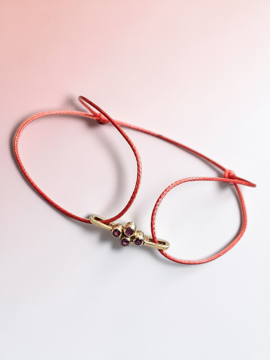 Гривна с елемент от 18К злато и рубини