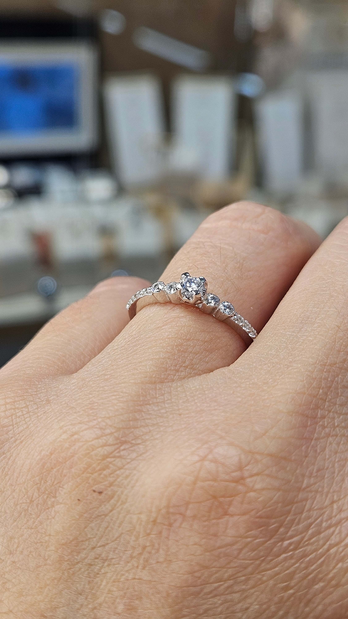 Златен пръстен от бяло злато Тиха Светлина