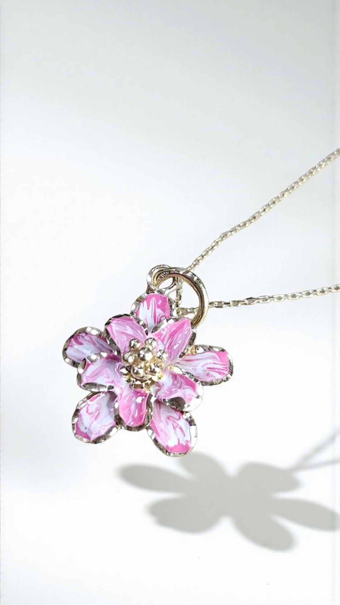 Златен медальон 