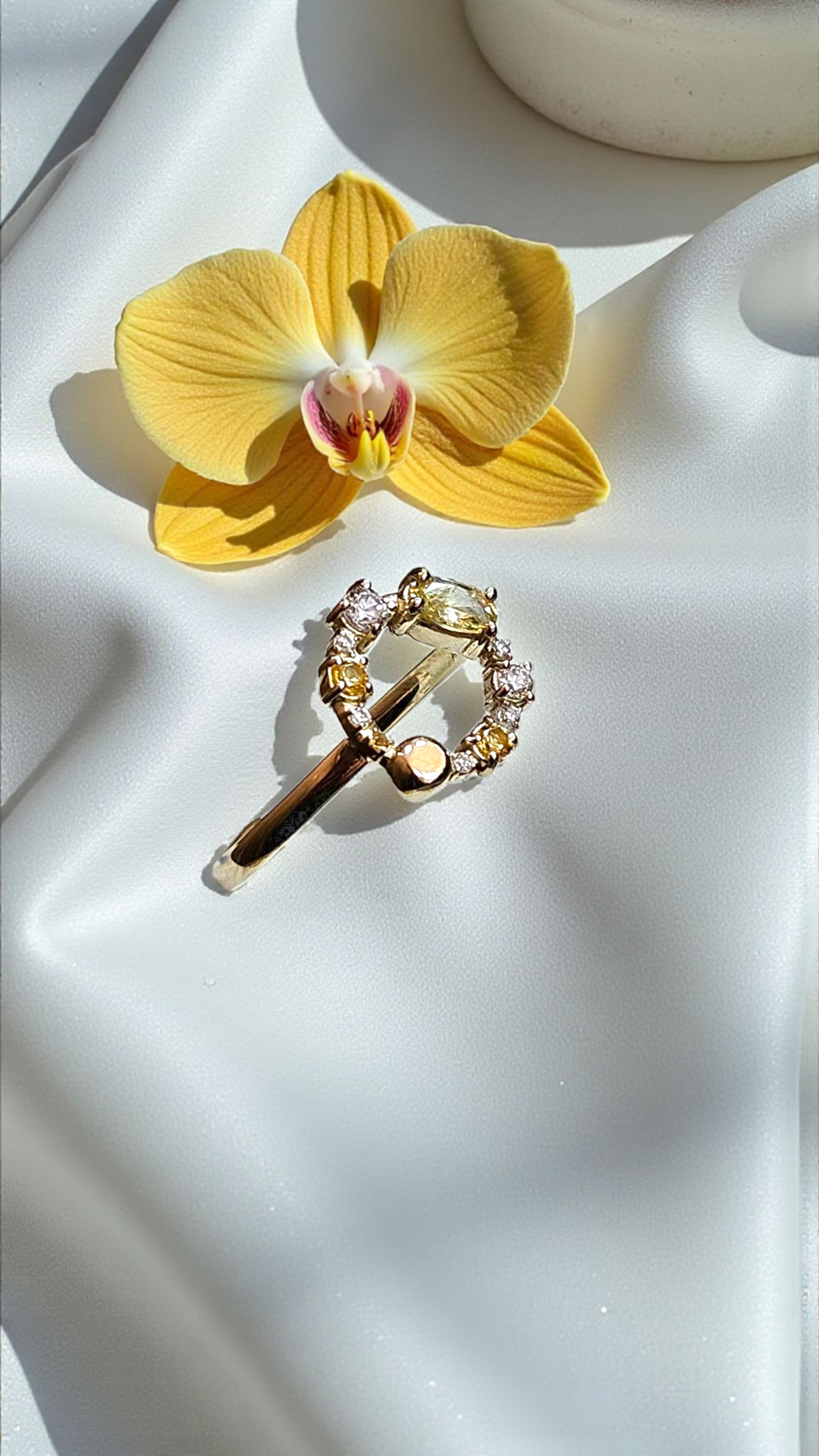 Златен пръстен с жълти циркони Novello