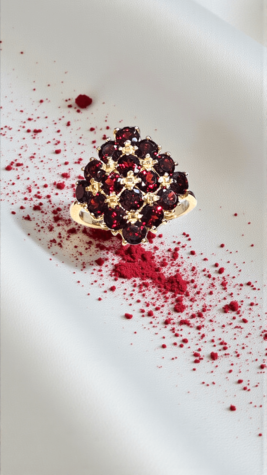 Златен пръстен с Гранати