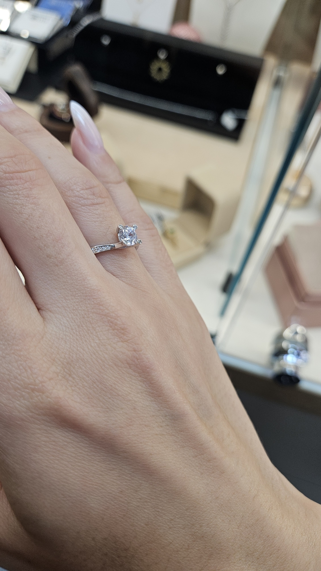 Златен пръстен от бяло злато с циркони