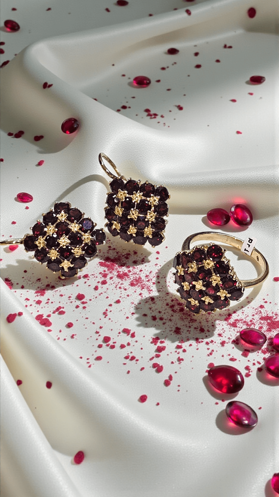 Златни обеци с Гранати