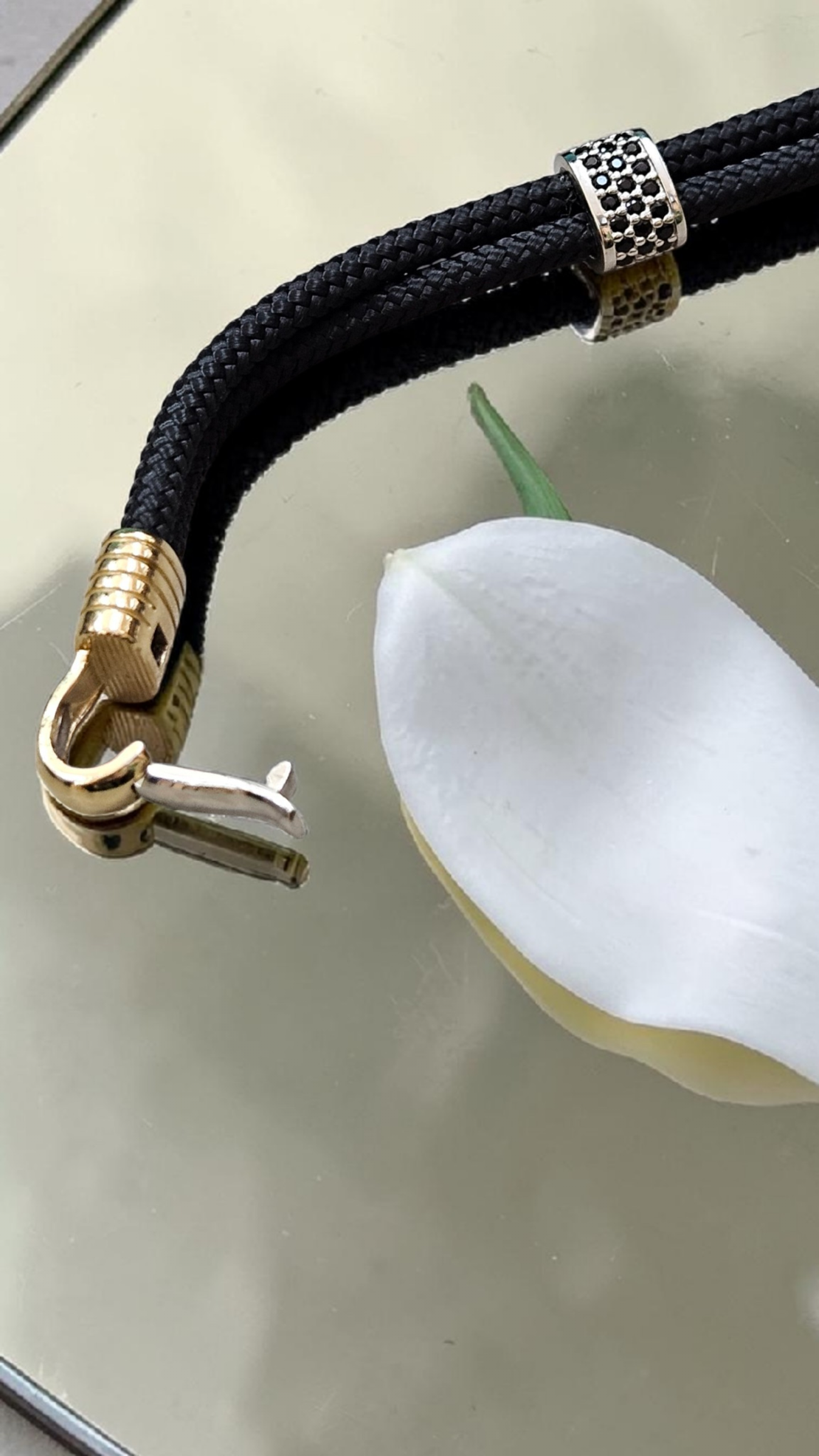 Гривна  на въже със златни елементи