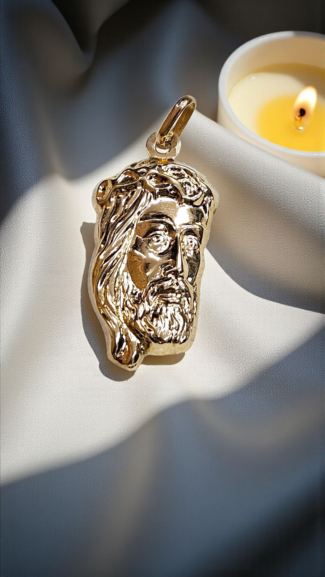 Златен медальон 