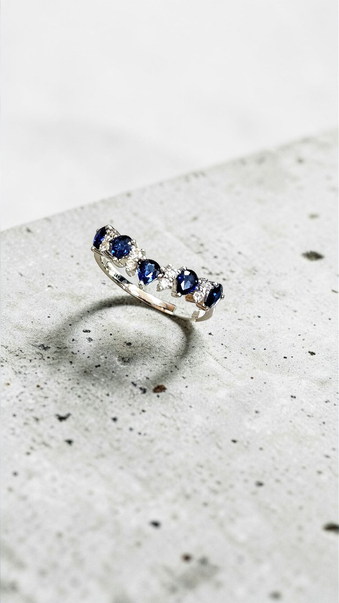 Златен пръстен със сапфири и диамантиСиня Елегантност I GIOIELLI DEL SOLE