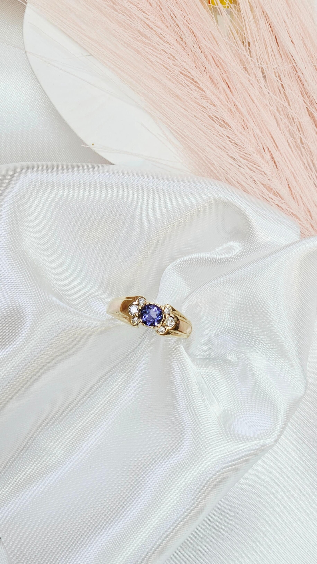 Златен пръстен с Танзанит и Диаманти