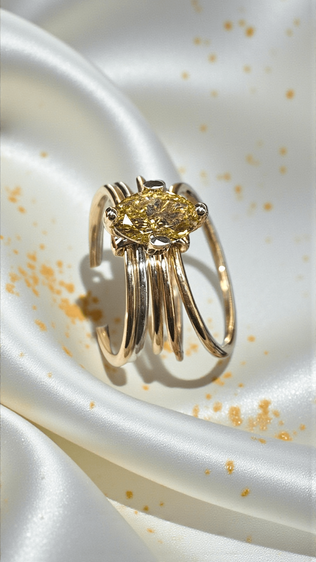 Златен пръстен с  диамант 