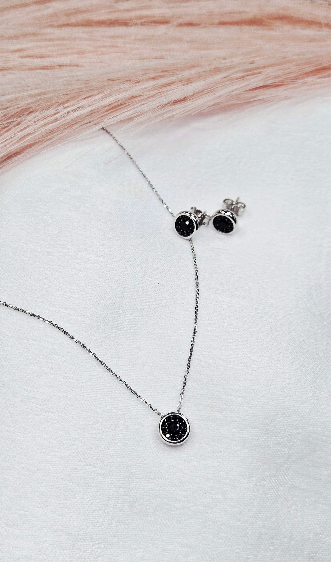 Комплект от бяло злато с черни циркони 