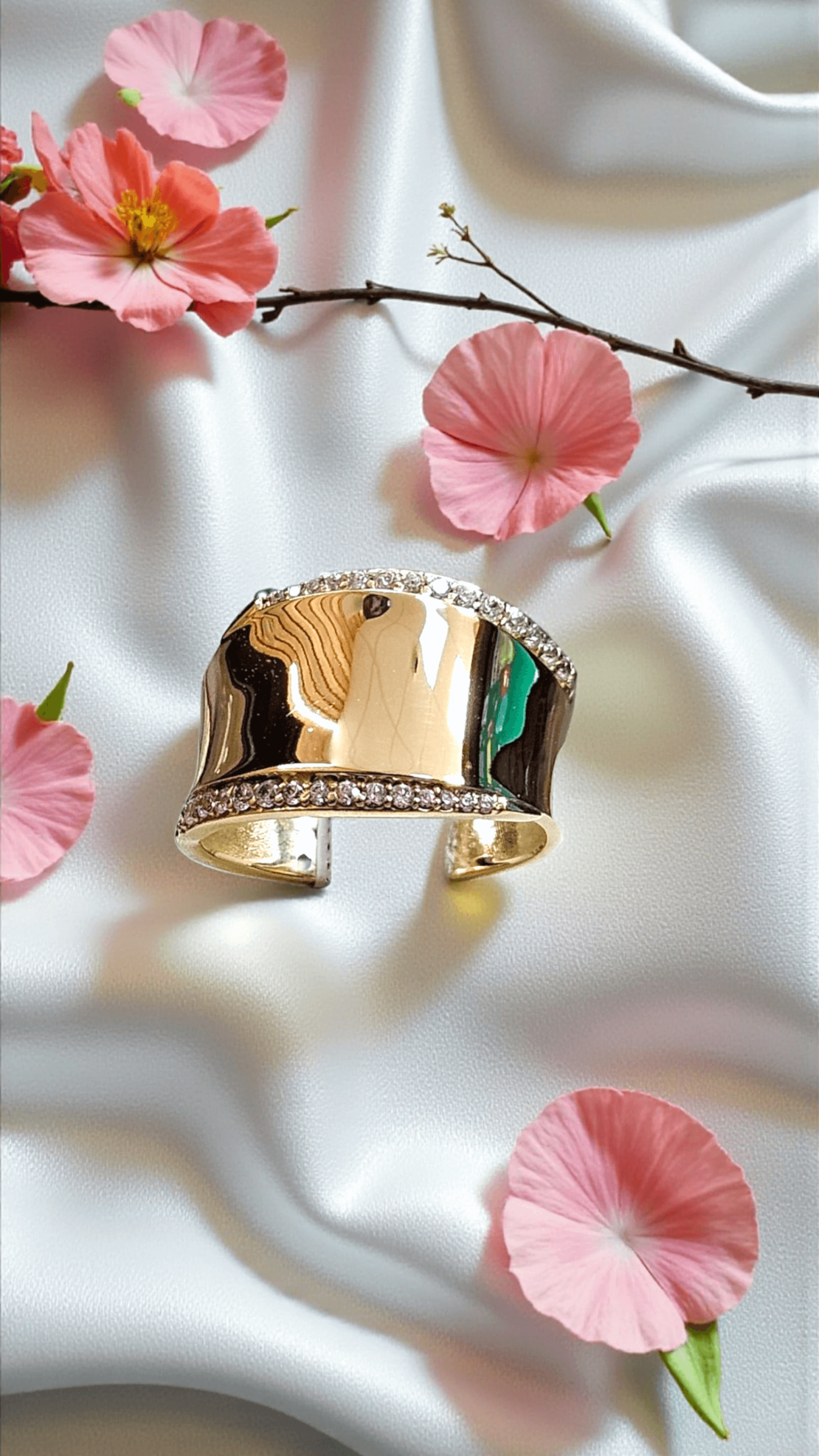 Златен пръстен с циркони