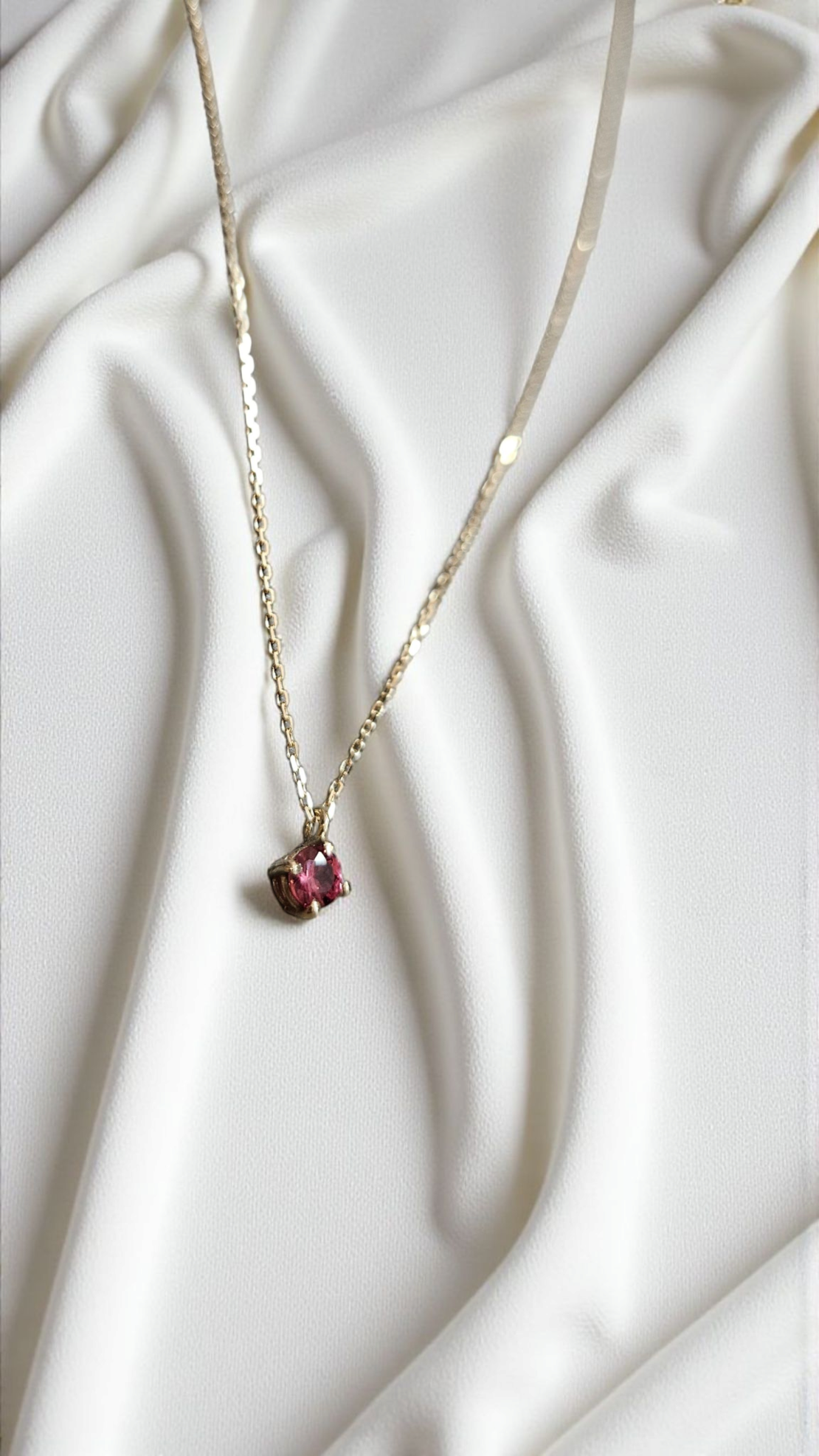 Дамско колие с цветен сапфир