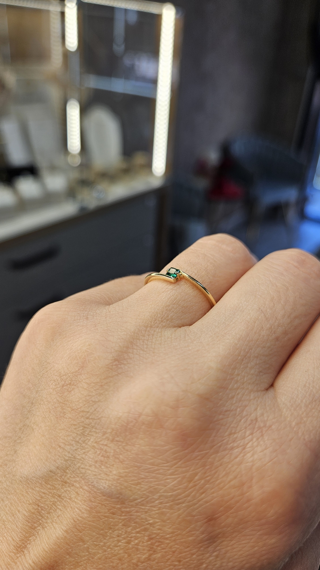 Златен пръстен със зелен циркон Novello