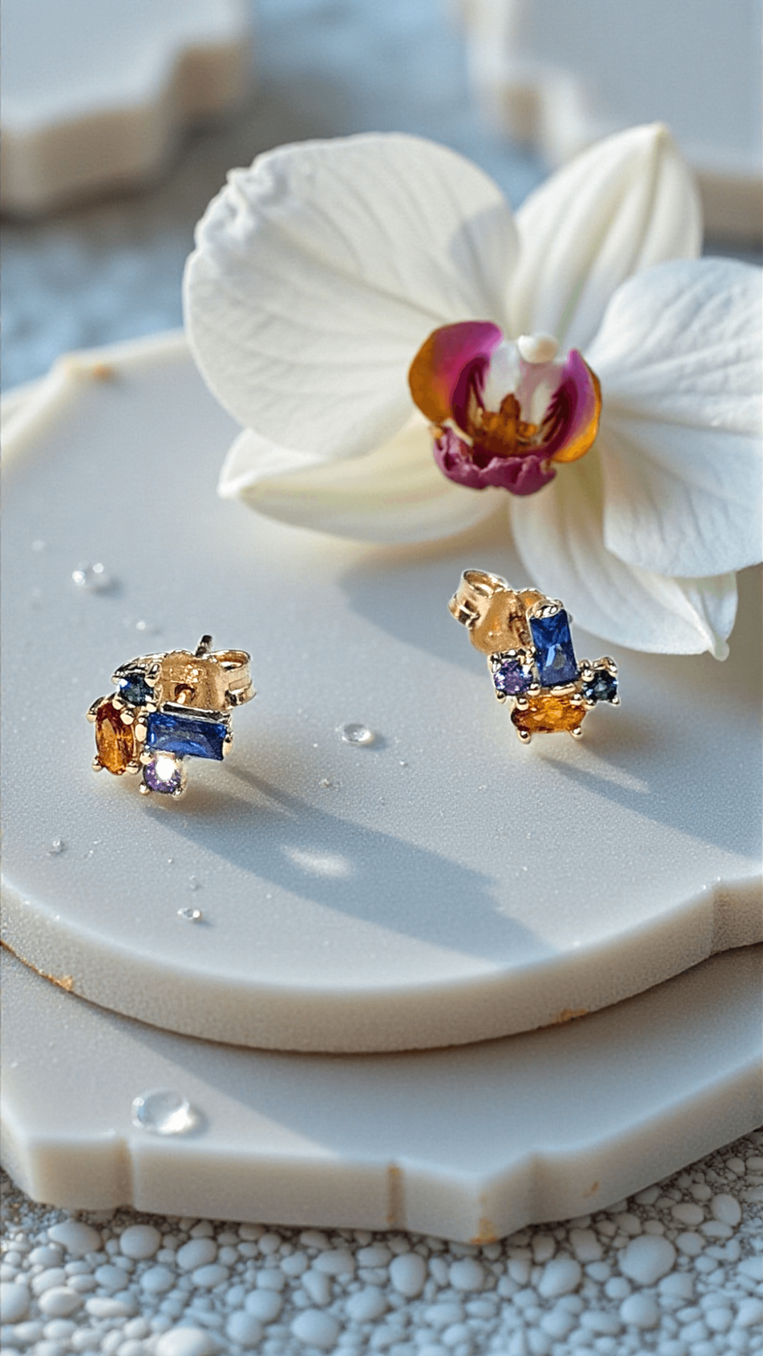 Златен комплект с цветни циркони 