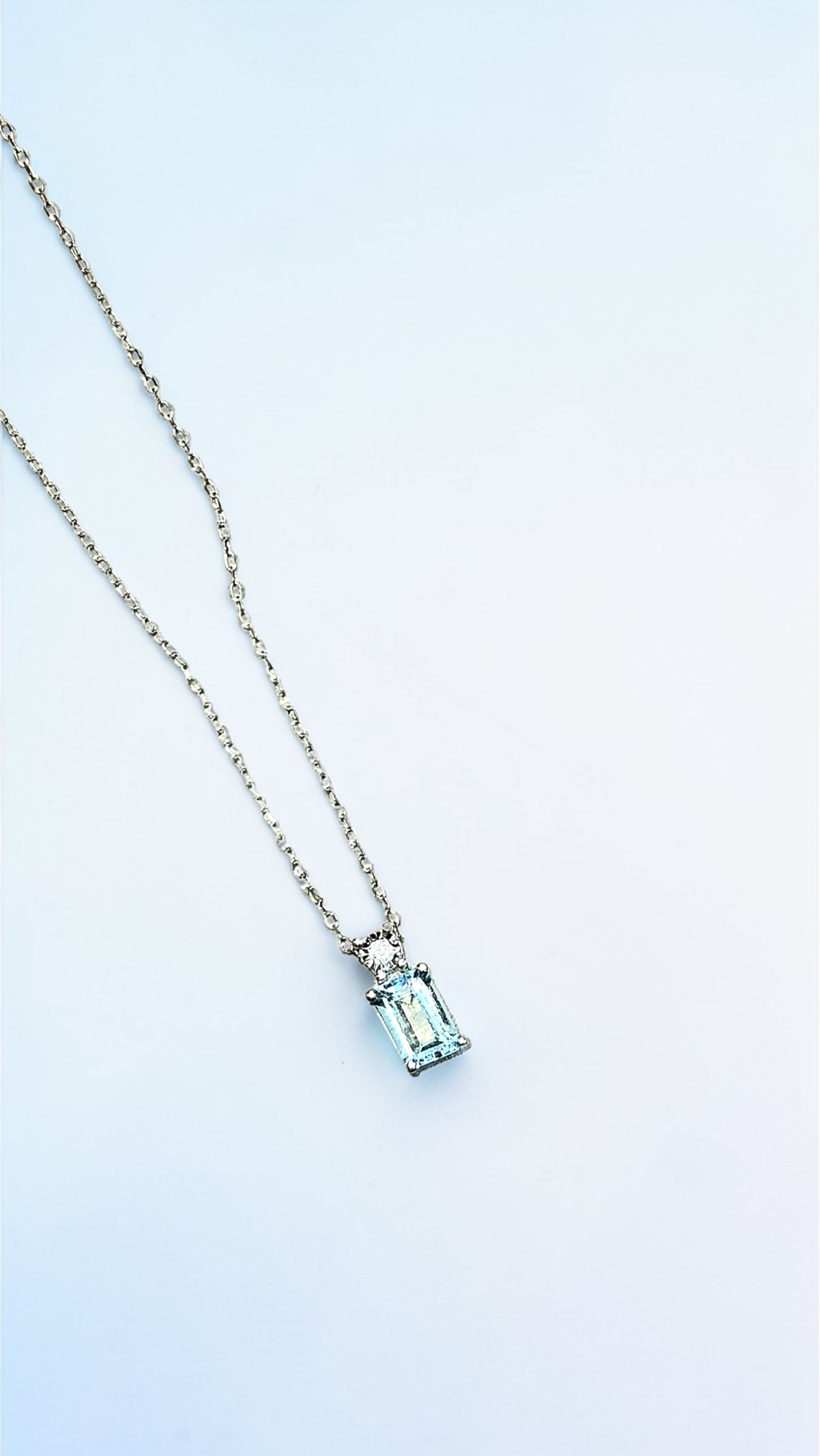 Златно колие с Аквамарин и диамант от 18К бяло злато I Gioielli del Sole