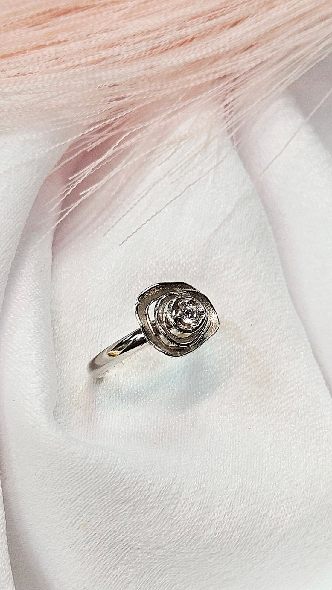 Златен пръстен от бяло злато Роза