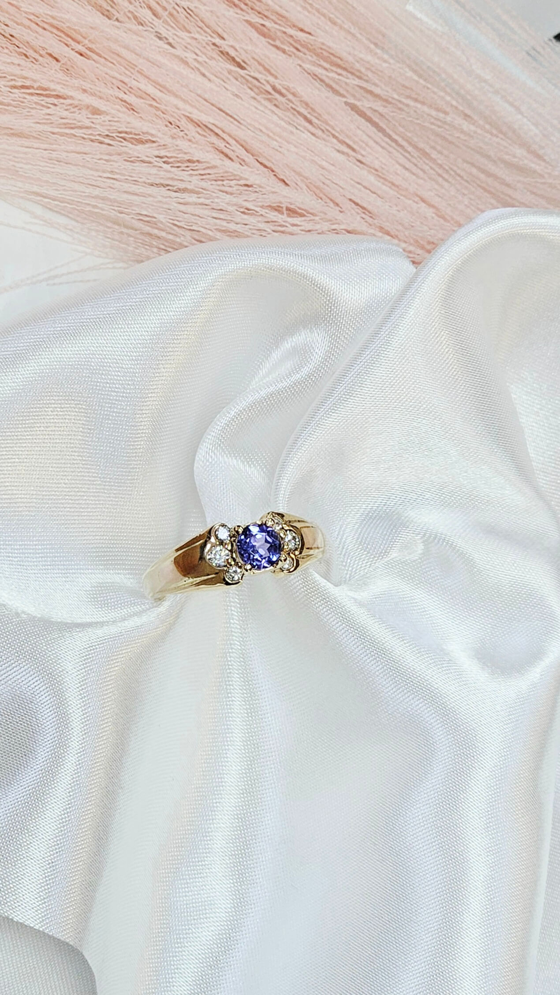 Златен пръстен с Танзанит и Диаманти