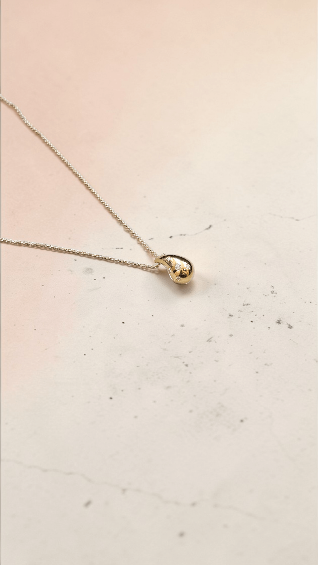 Златно колие с диаманти 