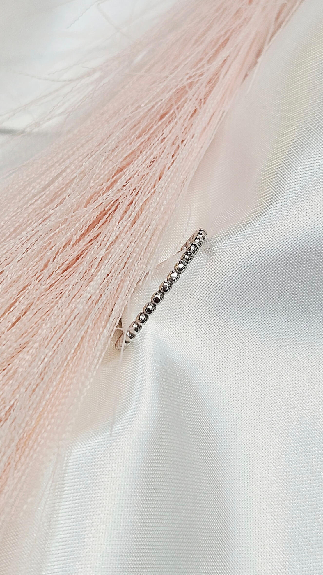 Златен пръстен от бяло злато тип топчеста халка