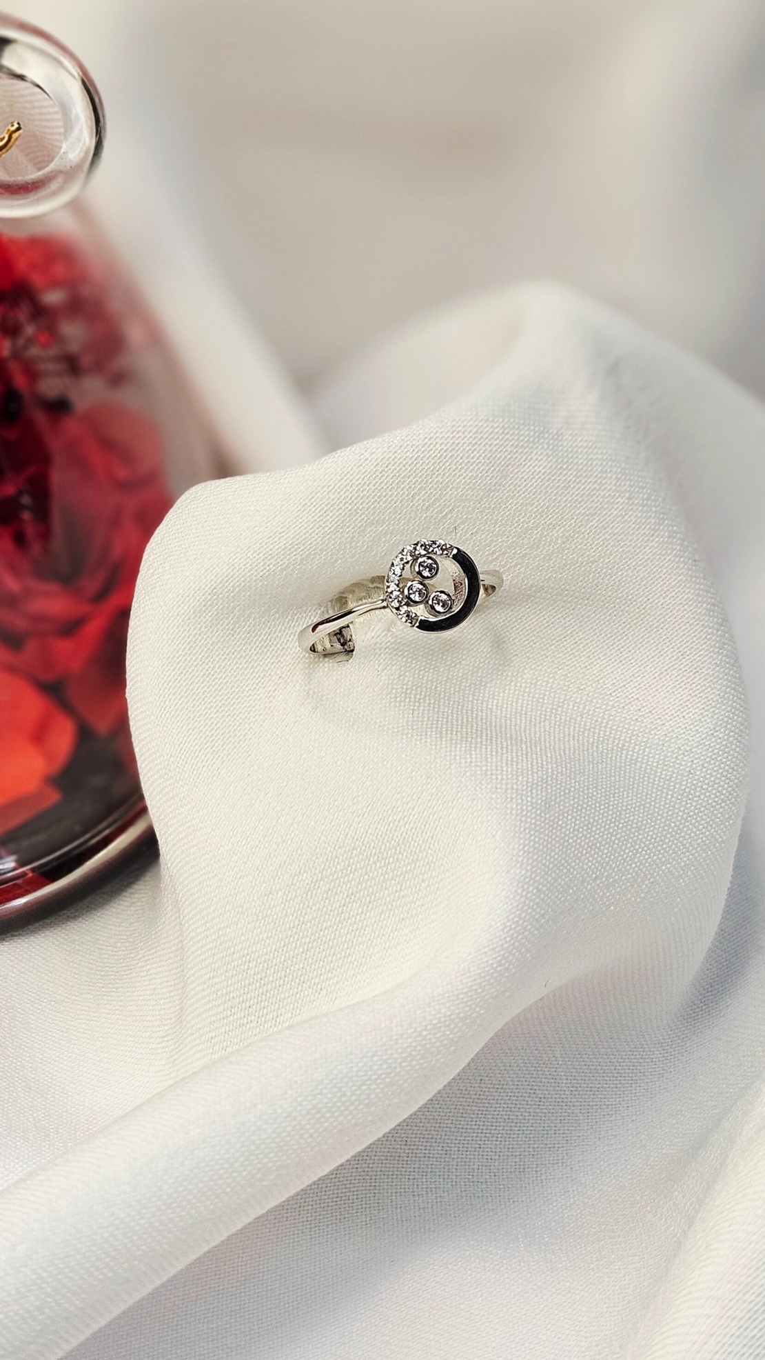 Златен пръстен от бяло злато с циркони Орбита