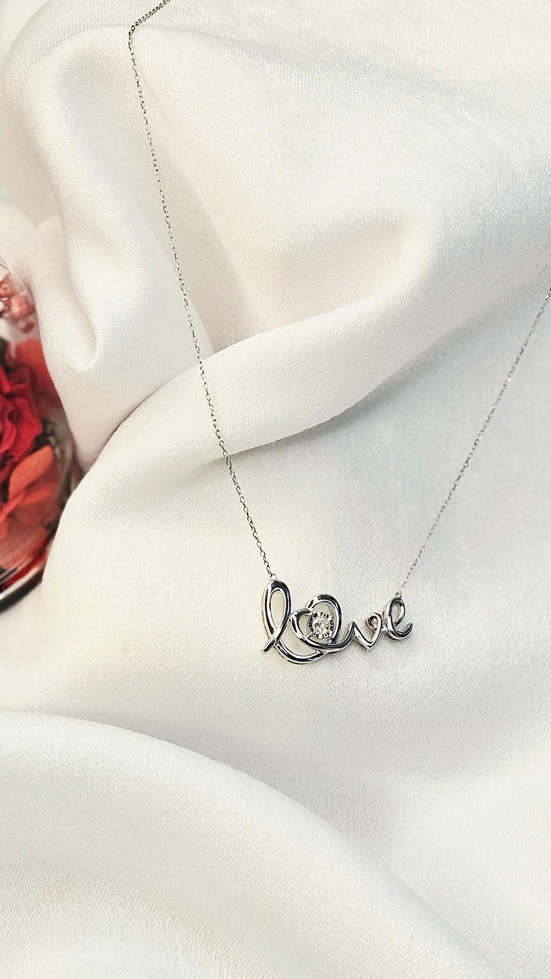 Златно колие от 14К бяло злато и диамант Love