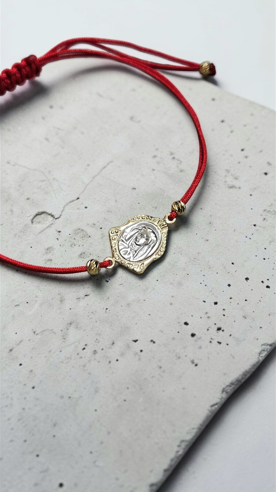 Гривна с Богородица от бяло и жълто злато