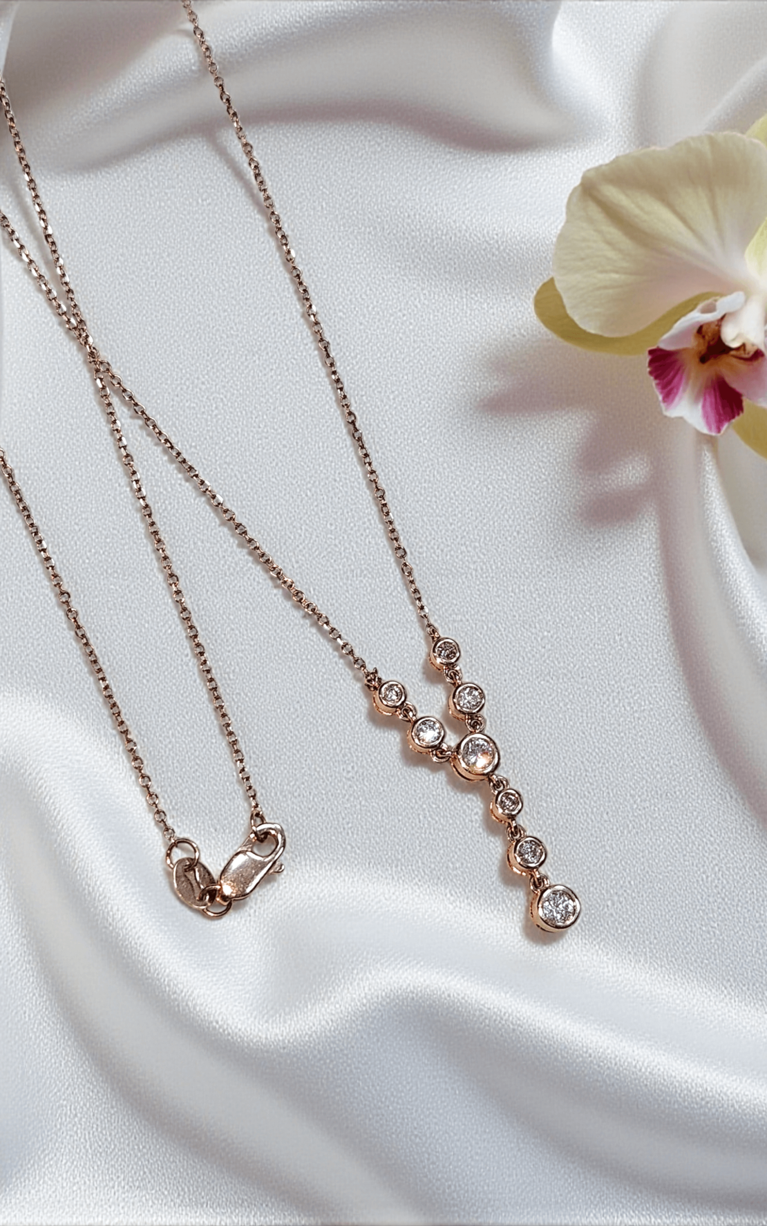 Златно колие от розово злато с диамант  