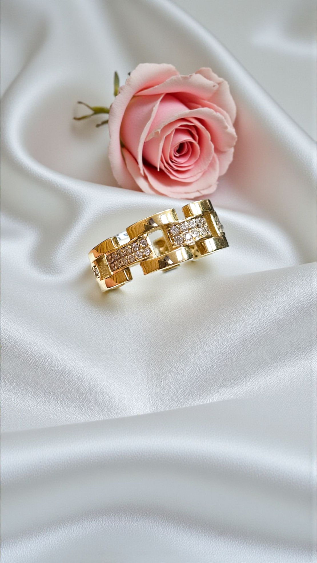 Златен дамски пръстен