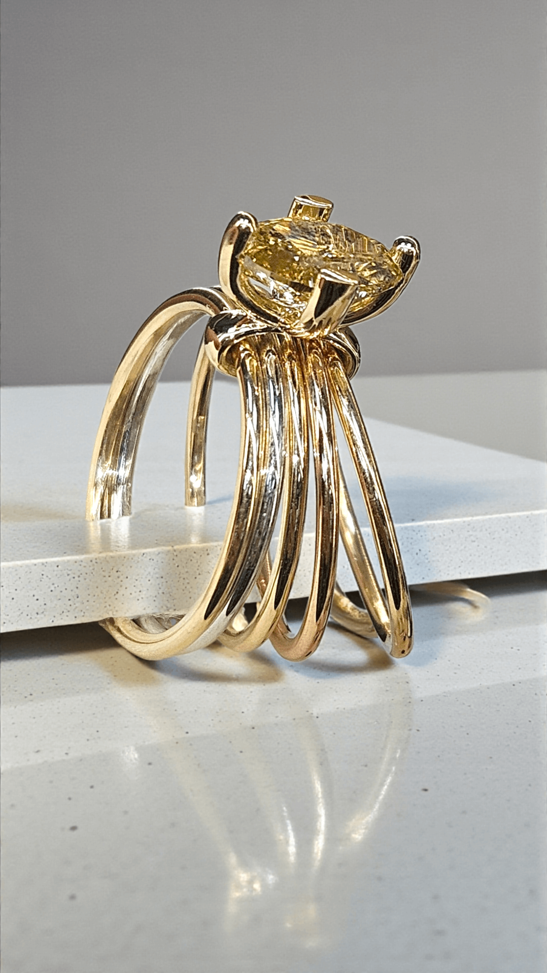 Златен пръстен с  диамант 