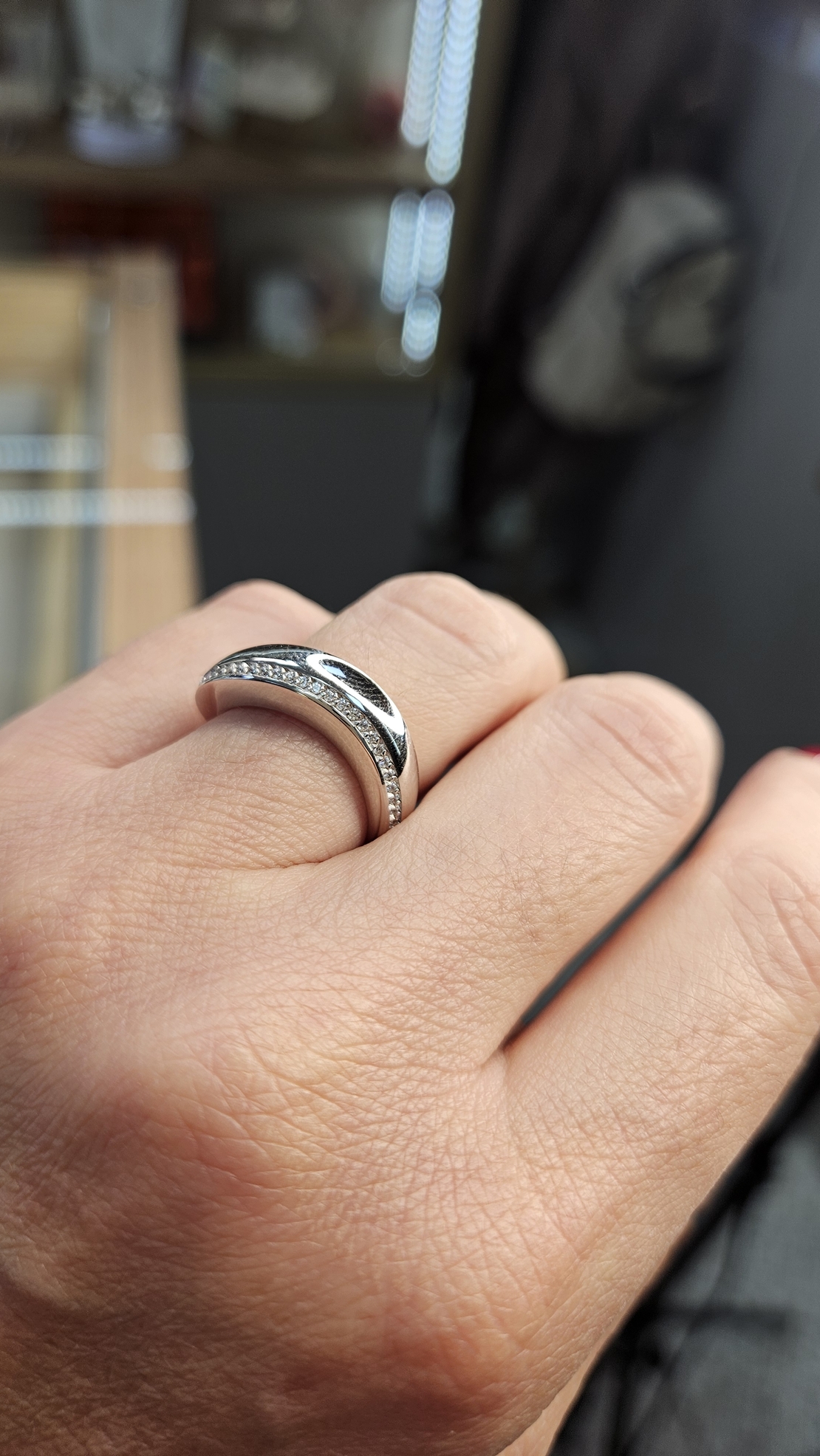 Златен пръстен от бяло злато с циркони