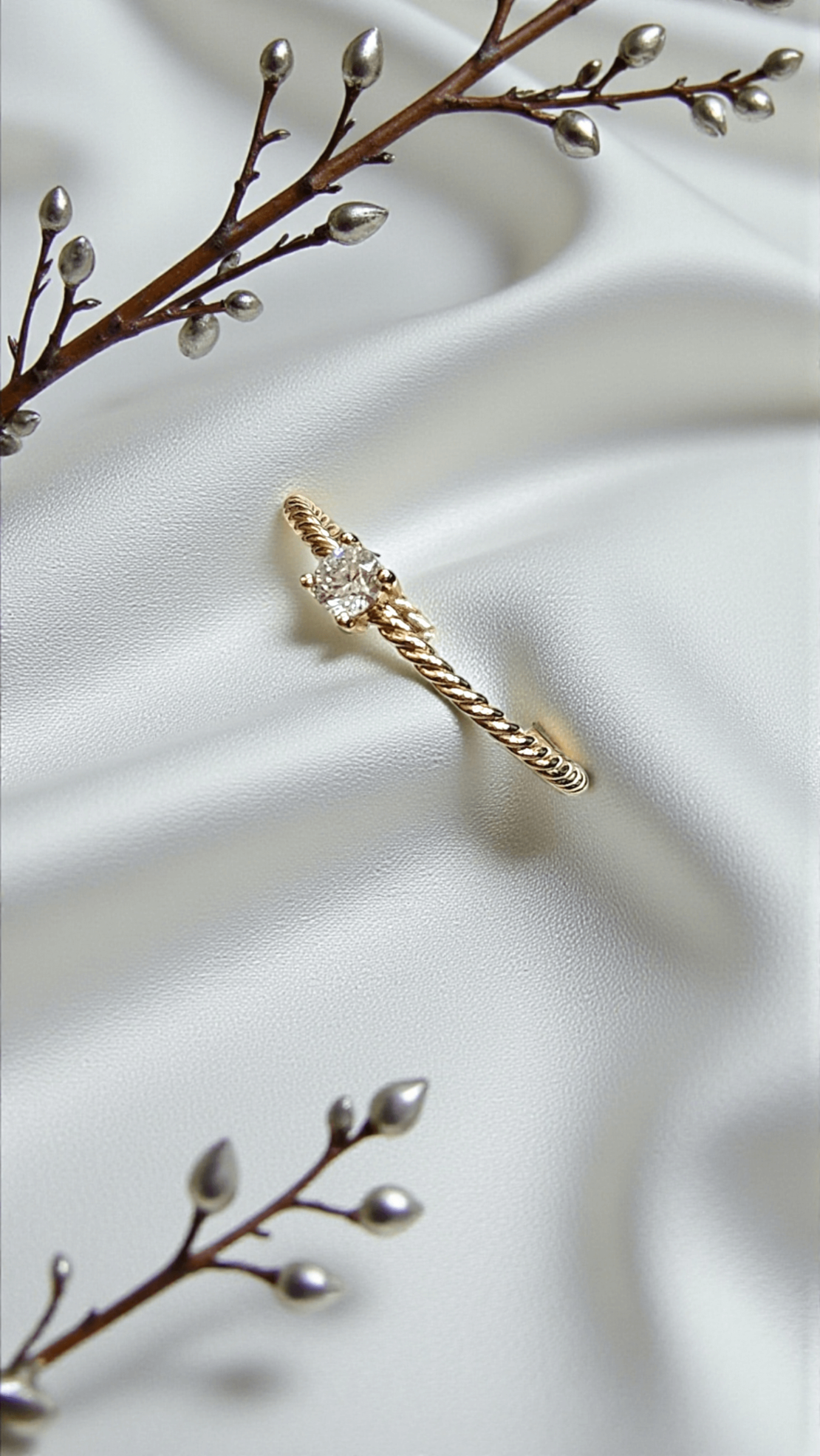 Златен пръстен от жълто злато с циркони