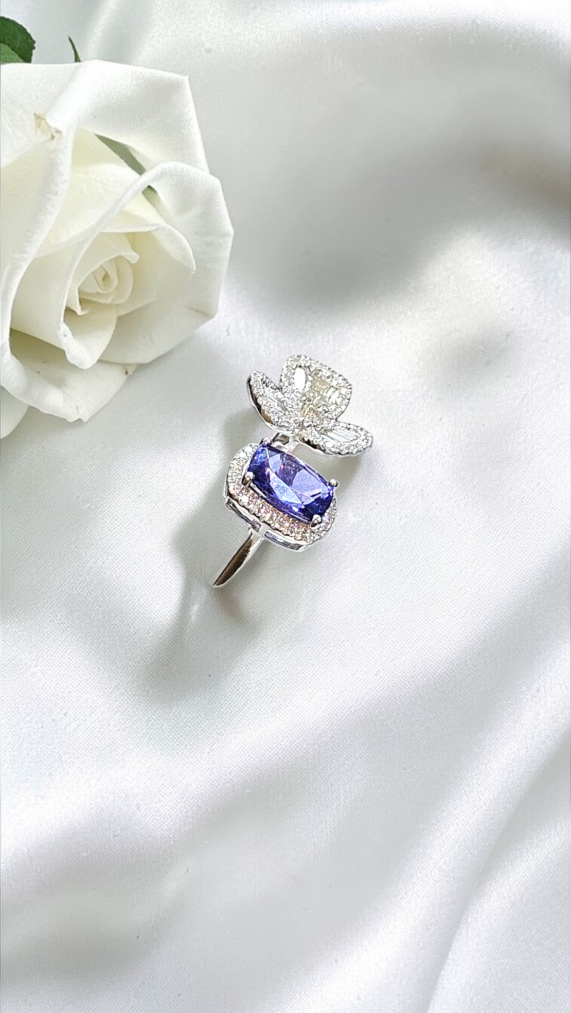 Златен пръстен с Танзанит е Диаманти I Gioielli del Sole