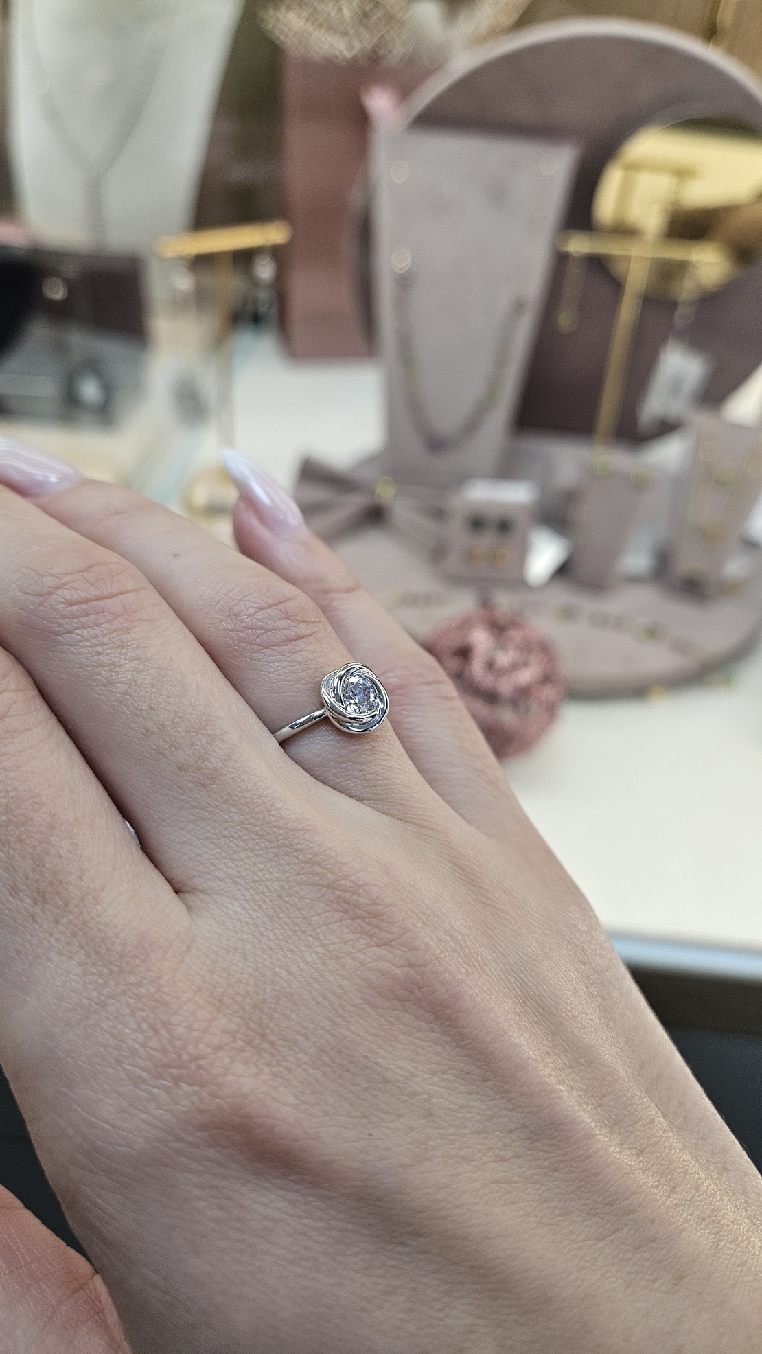 Златен пръстен от бяло злато с циркони