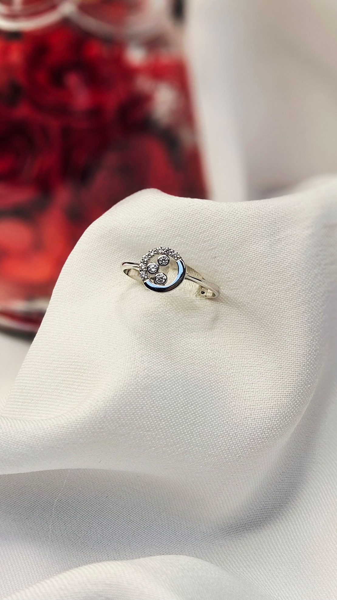 Златен пръстен от бяло злато с циркони Орбита