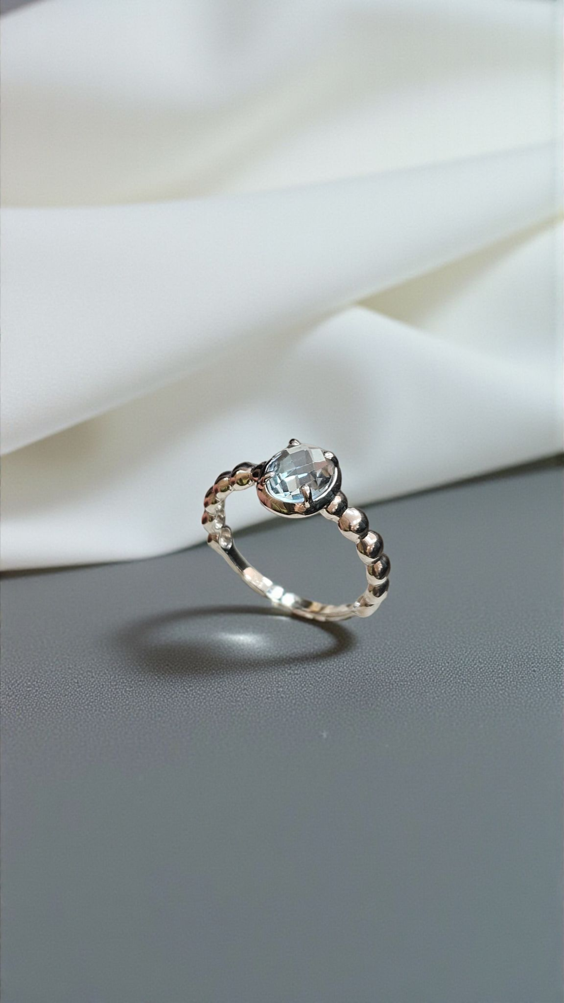 Златен пръстен с бяло злато и Аквамарин