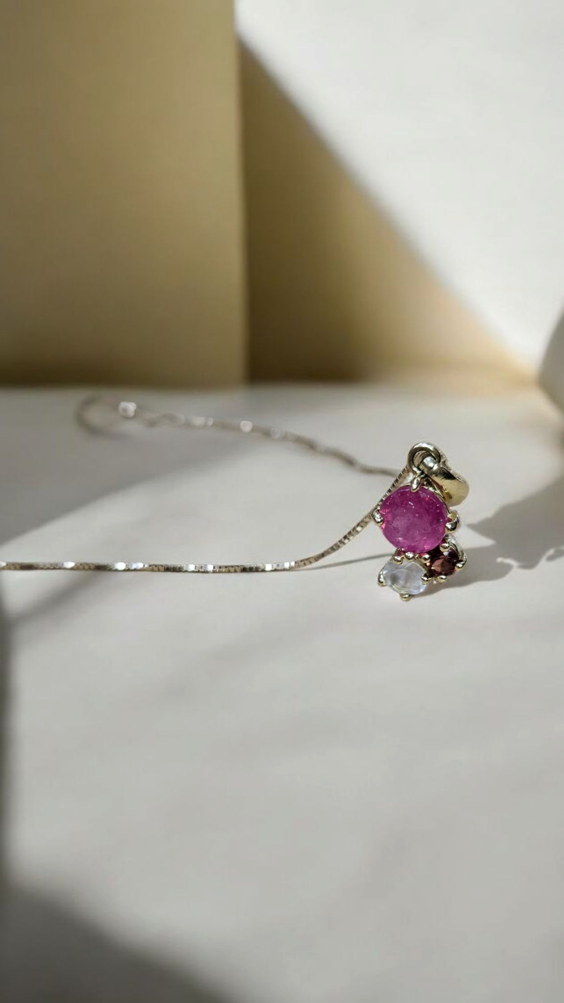 Златен комплект с рубин и планински криснал