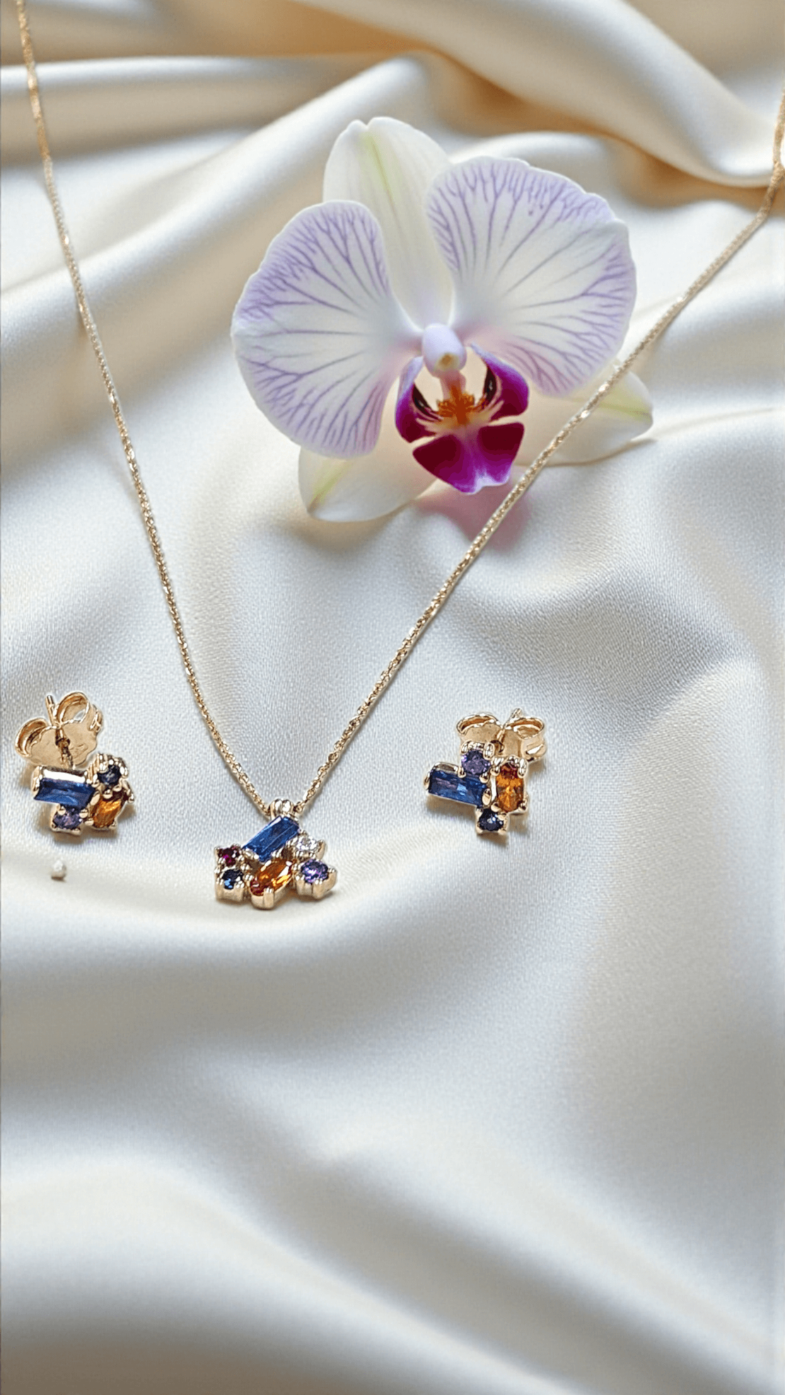 Златен комплект с цветни циркони 