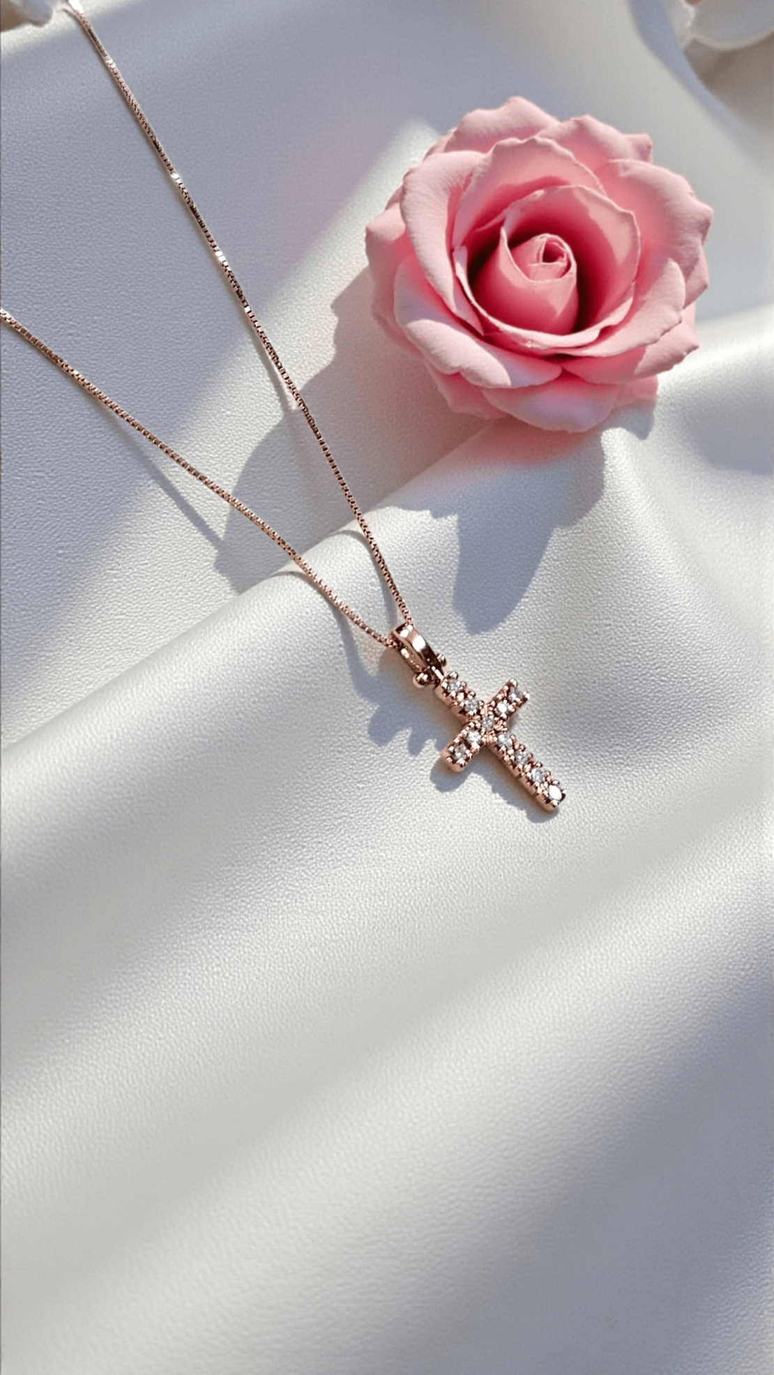 Златно колие с кръстче от 18К розово злато и диаманти I Gioielli del Sole
