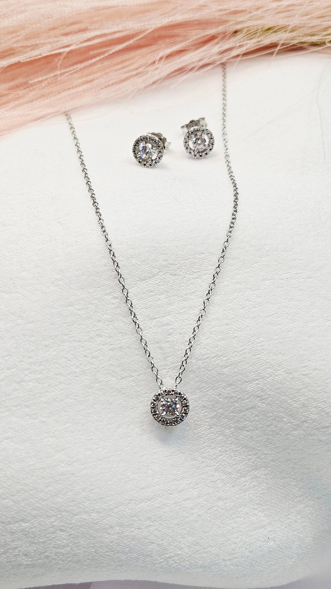 Комплект от бяло злато и циркони