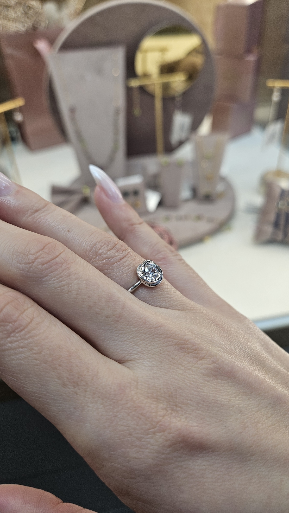 Златен пръстен от бяло злато с циркони